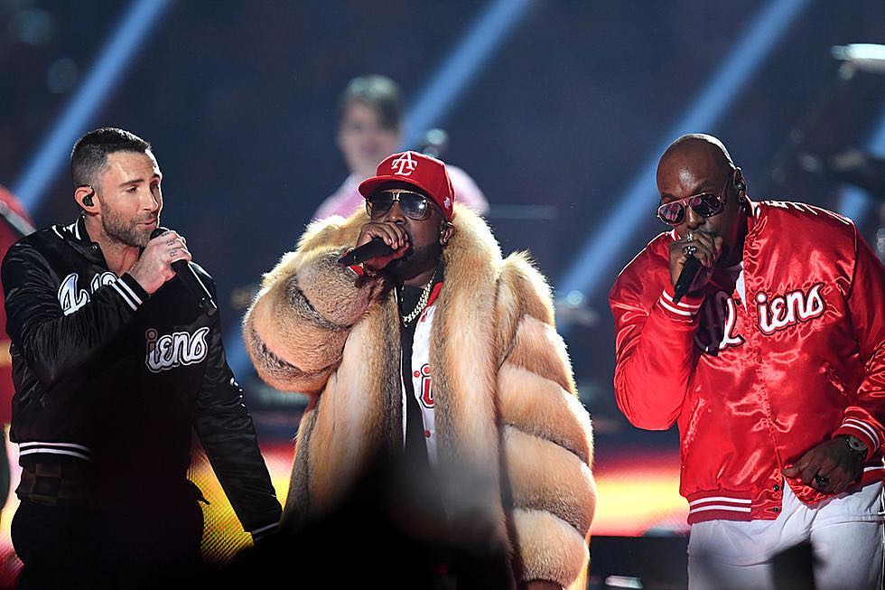 Superbowl Fur Coat Halftime Performance