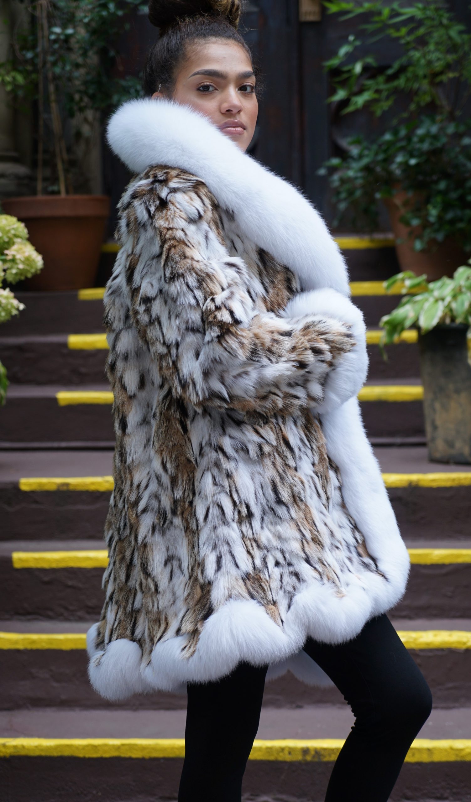 Lynx Section Stroller with White Fox Tuxedo Cuffs